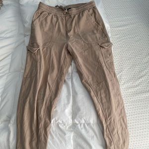 ATHLETA CARGO CROPPED SWEATS SIZE 6